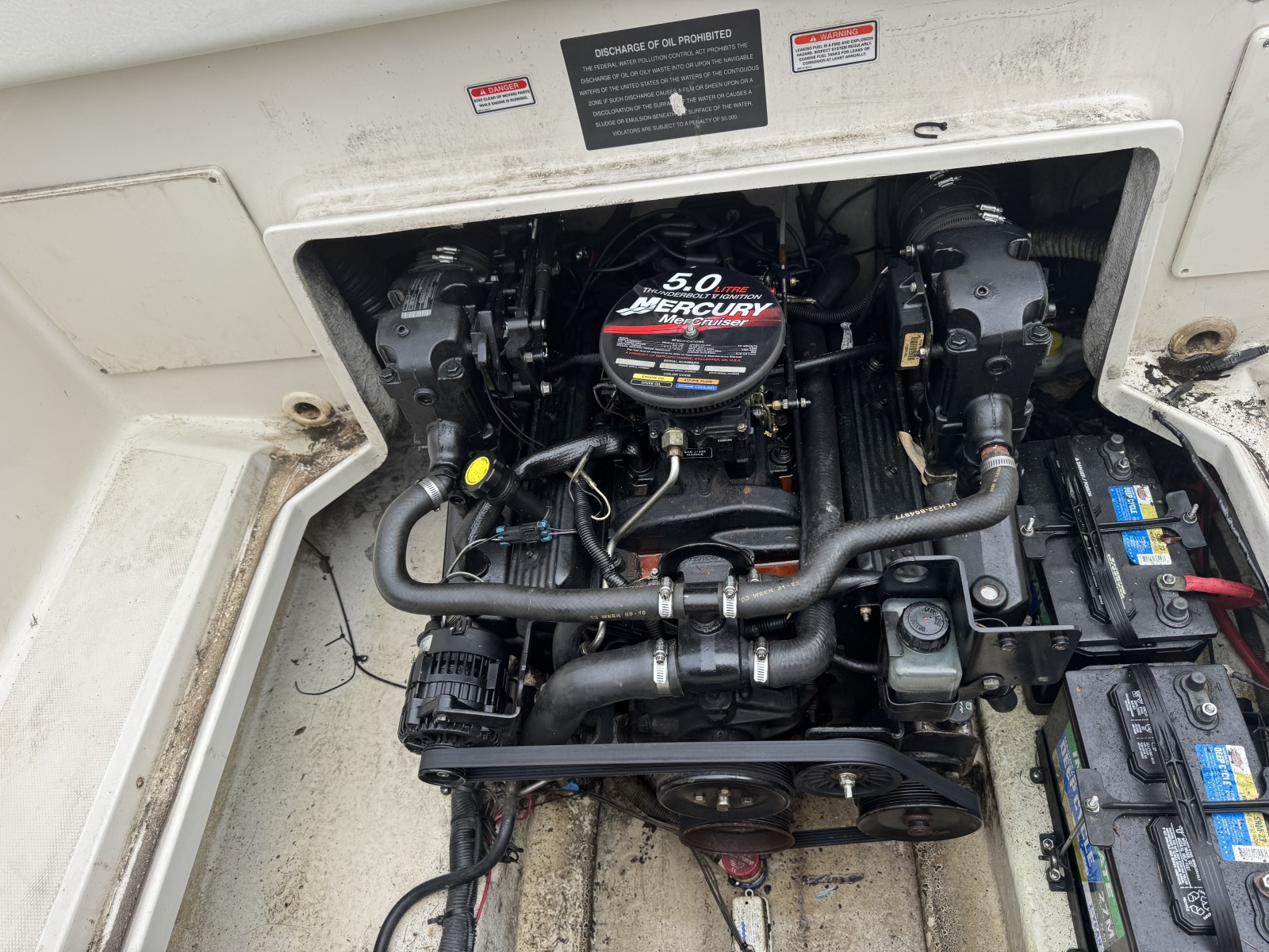 21' 2004 Sea Ray 215 Weekender