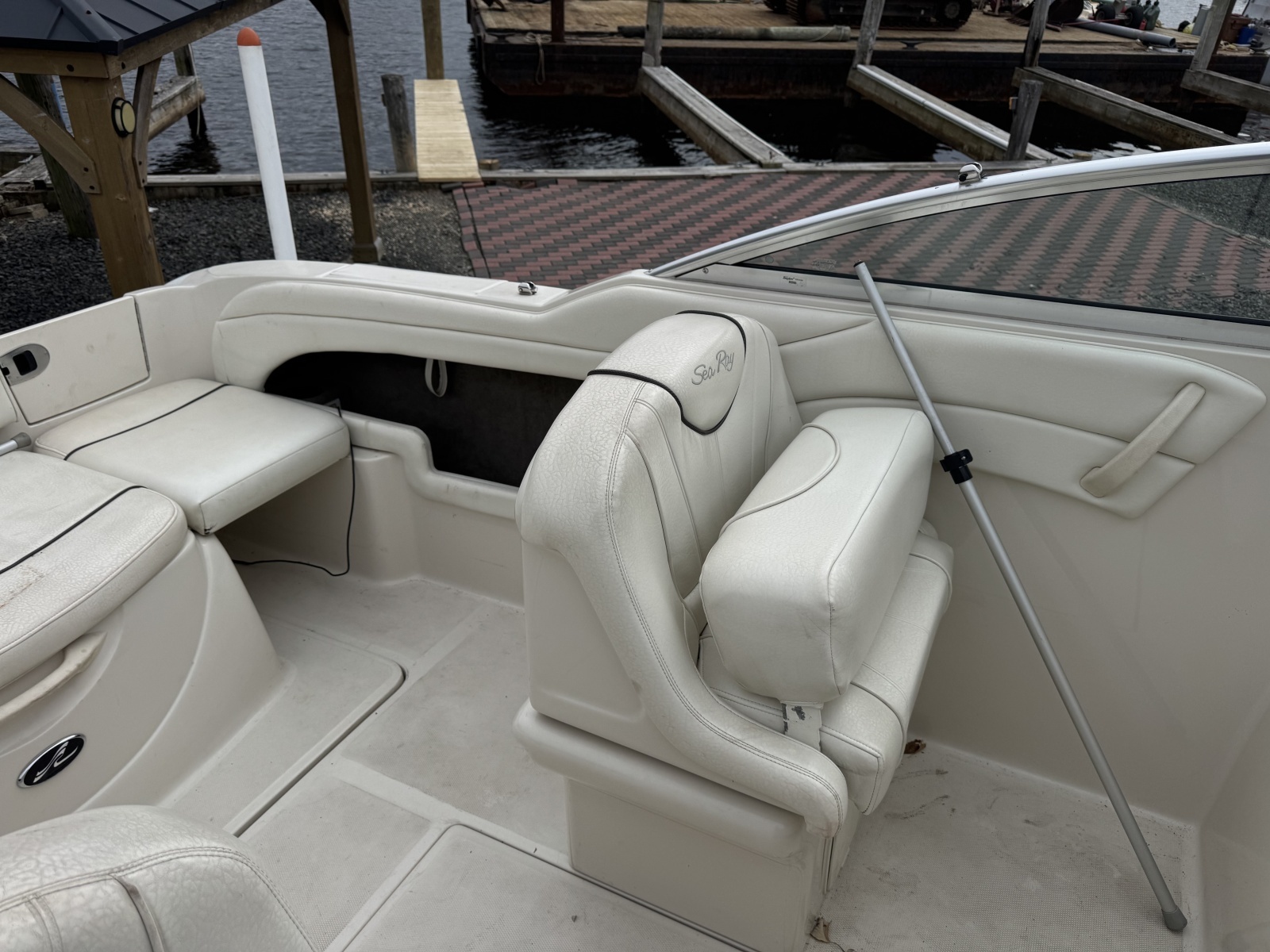 2004 Sea Ray 215 Weekender