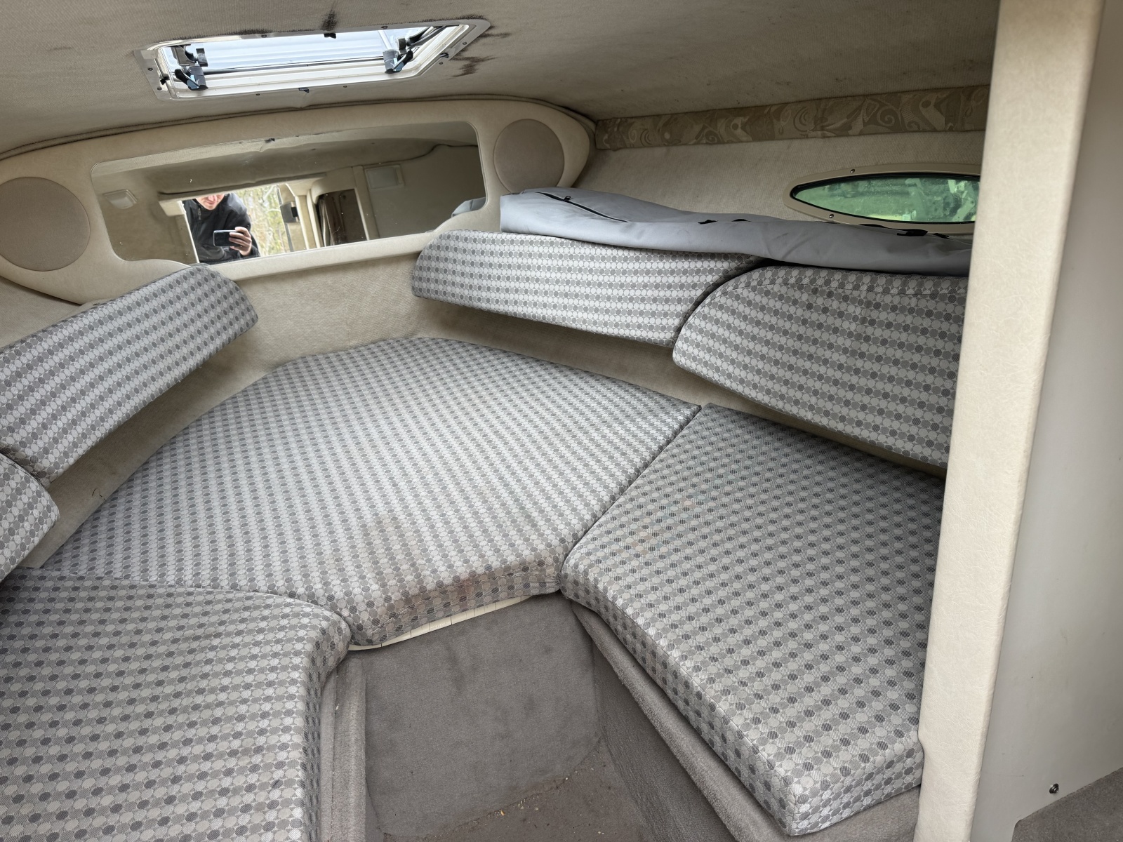 21' 2004 Sea Ray 215 Weekender