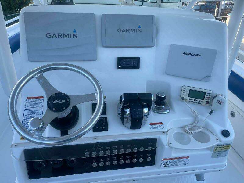 LIVING SIMPLE 28ft Mako Yacht For Sale