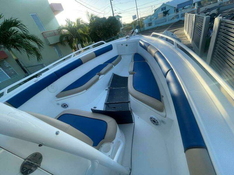 LIVING SIMPLE 28ft Mako Yacht For Sale