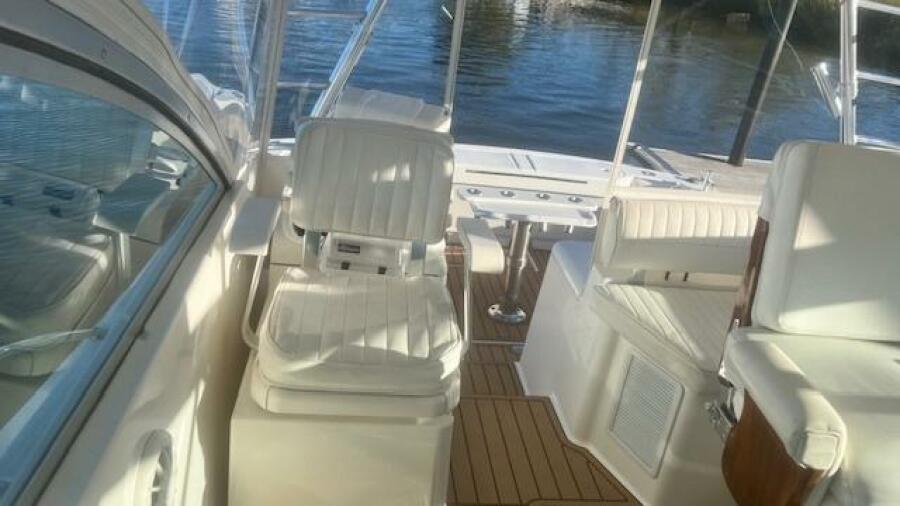 38' 2005 Rampage Express