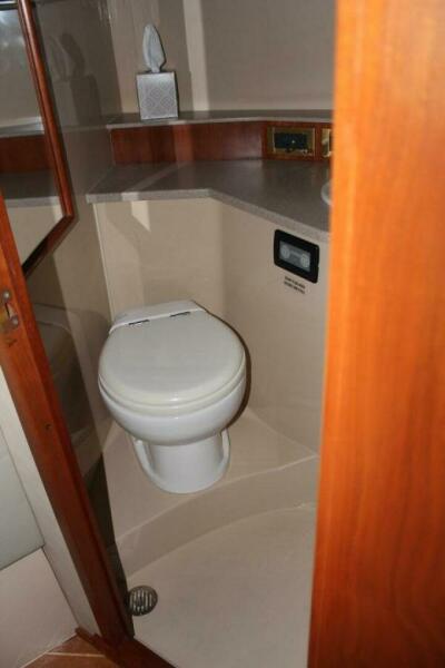 38' 2005 Rampage Express