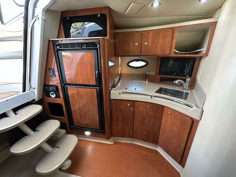 37ft Larson Yacht For Sale