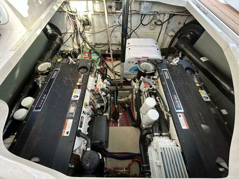 37ft Larson Yacht For Sale