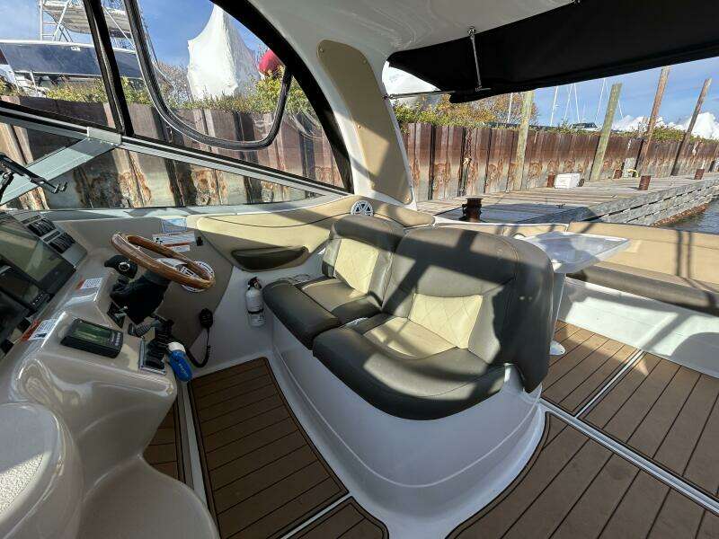 37ft Larson Yacht For Sale