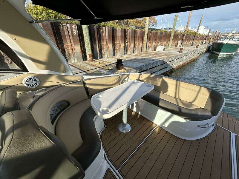 37ft Larson Yacht For Sale