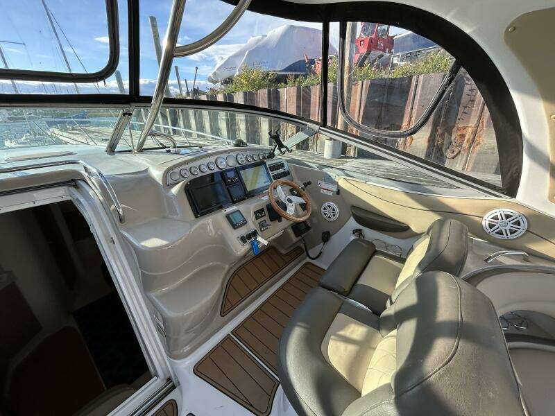 37ft Larson Yacht For Sale