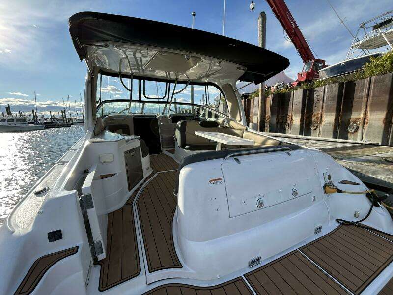 37ft Larson Yacht For Sale