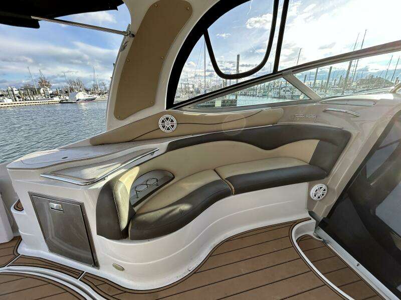 37ft Larson Yacht For Sale