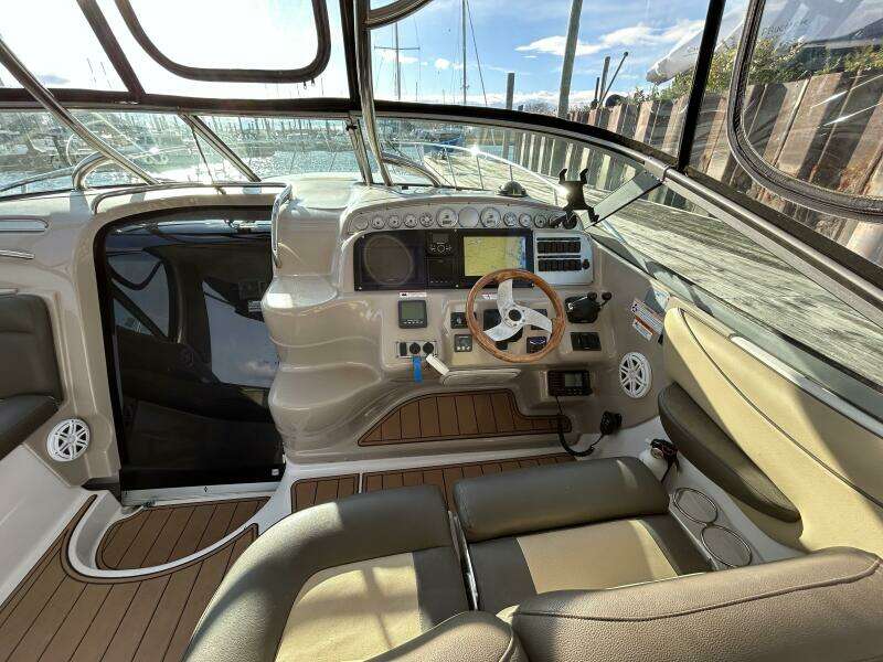 37ft Larson Yacht For Sale