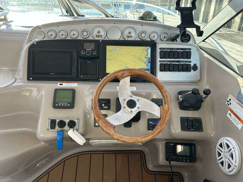 37ft Larson Yacht For Sale