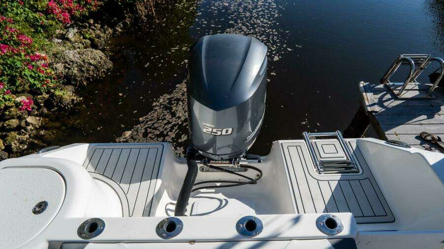 230 CC Adventure 23ft Tidewater Yacht For Sale