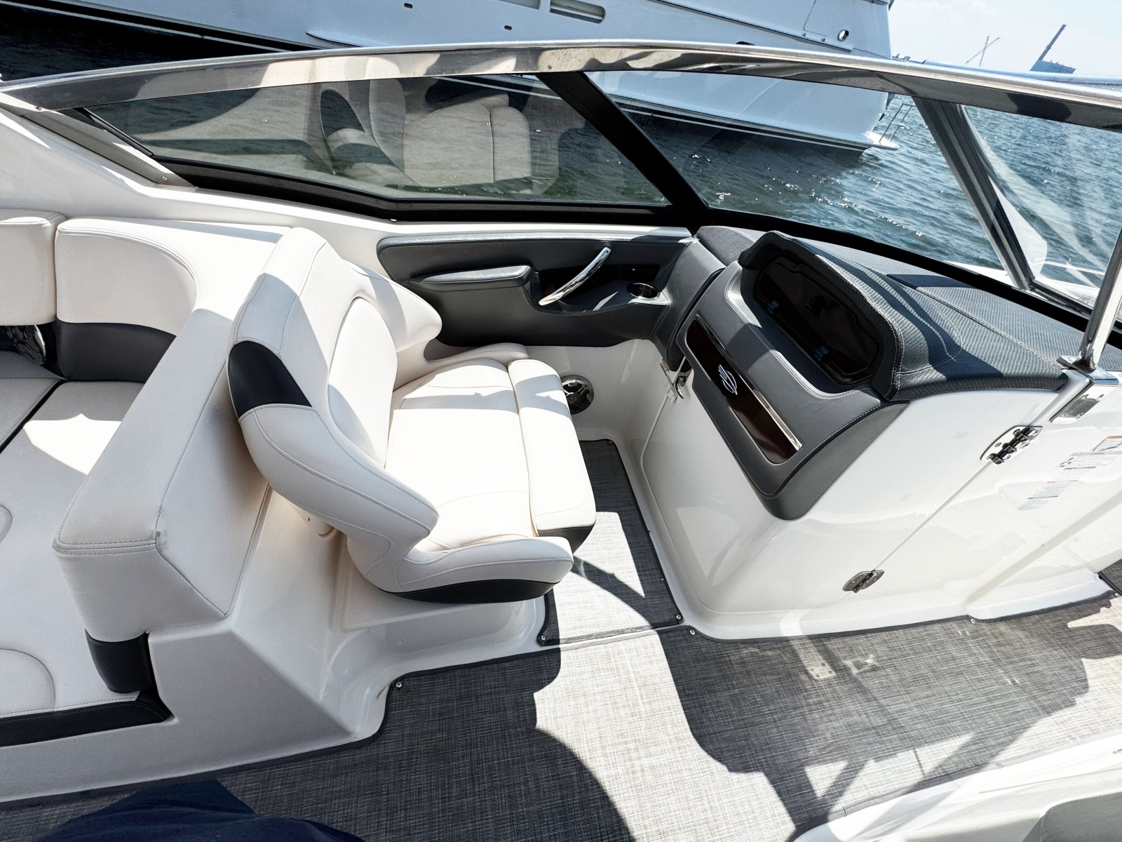 2017 Chaparral 307 SSX