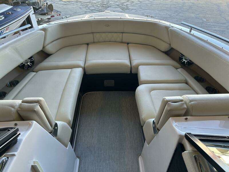 28ft Regal Yacht For Sale