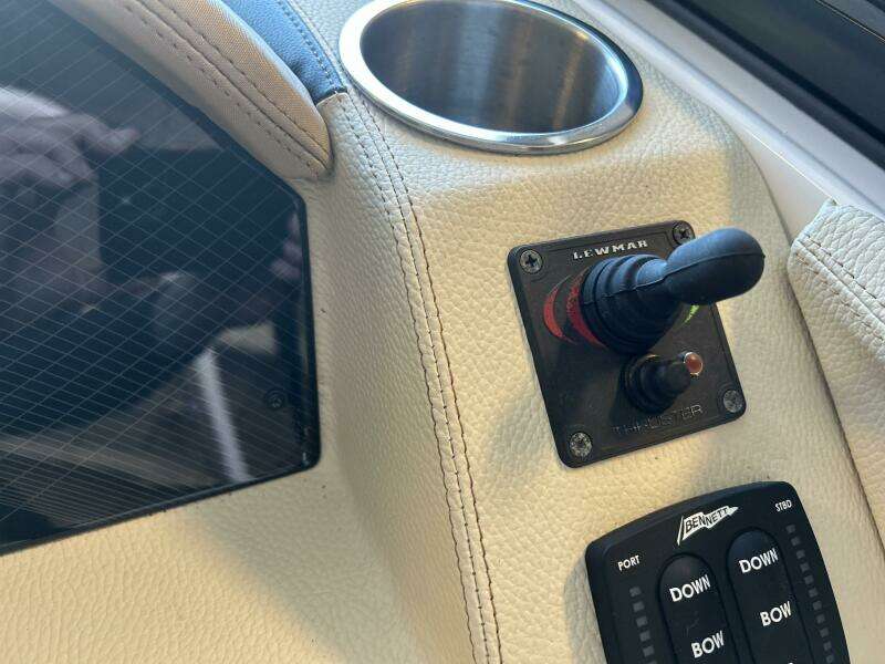 28ft Regal Yacht For Sale