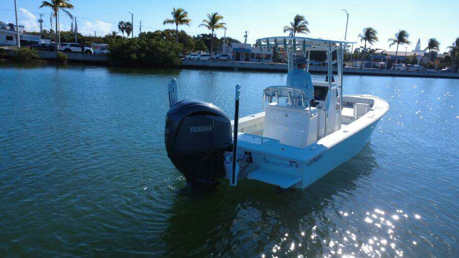 2023 Dorado 25 SE - Profile Stern 3/4 Starboard
