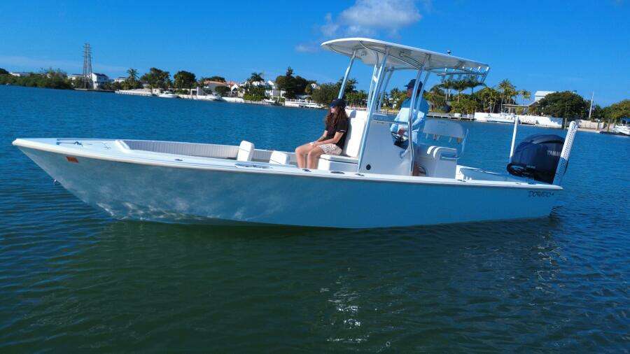 2023 Dorado 25 SE - Profile Bow 3/4 Port