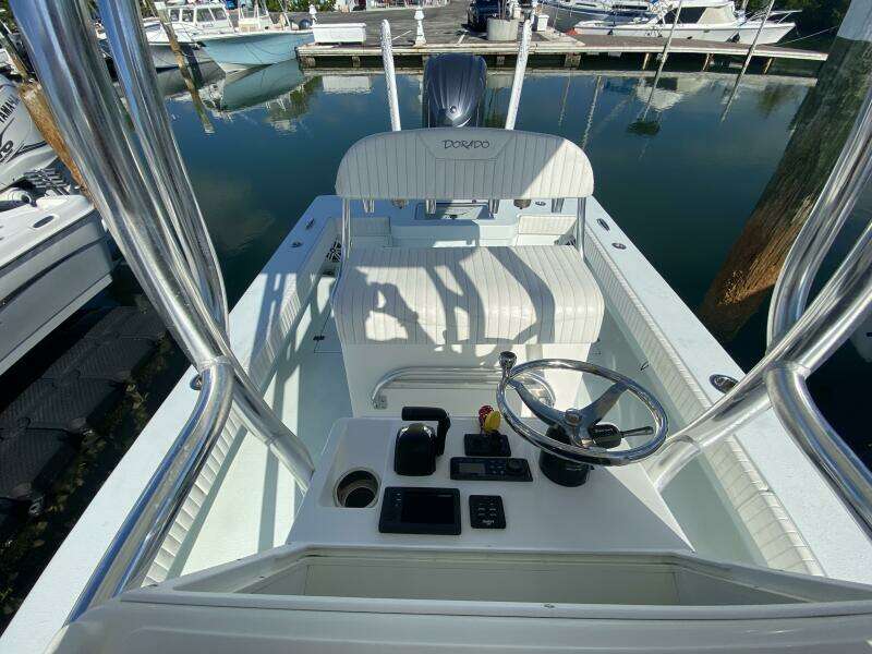 2023 Dorado 25 SE - Helm