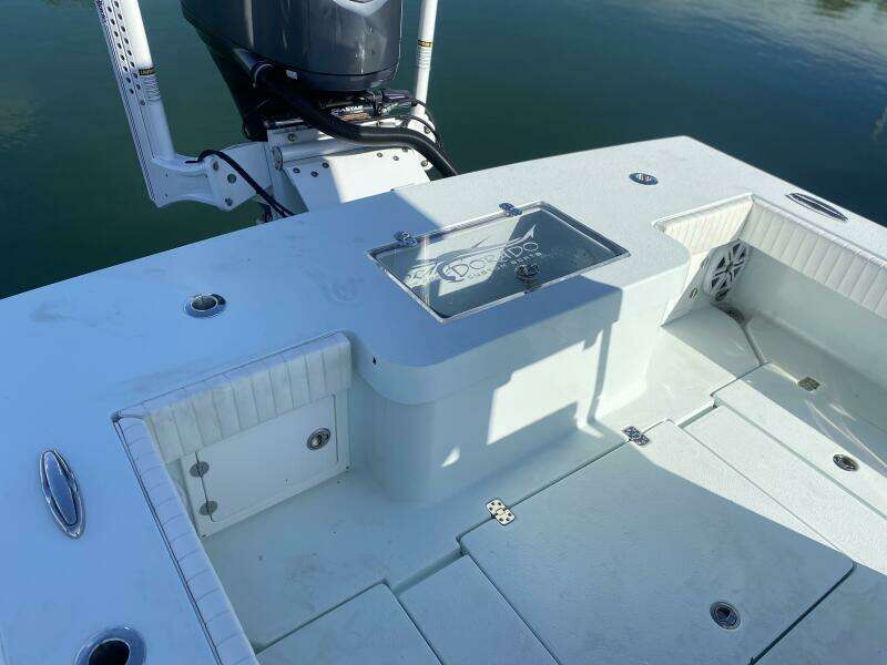 2023 Dorado 25 SE - Cockpit