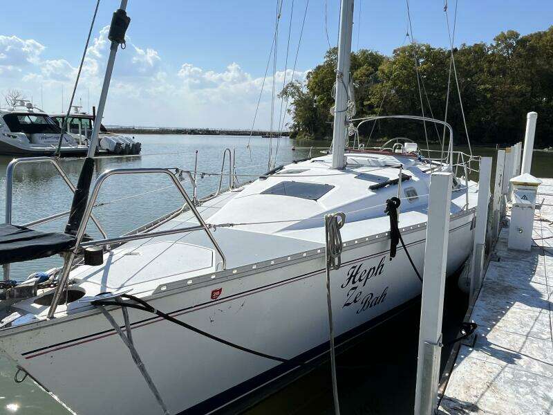 Heph Ze Bah 37ft Hunter Yacht For Sale