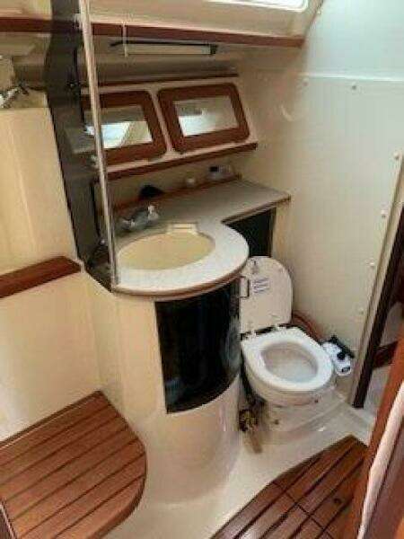 Heph Ze Bah 37ft Hunter Yacht For Sale