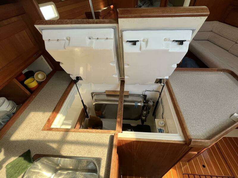 Heph Ze Bah 37ft Hunter Yacht For Sale