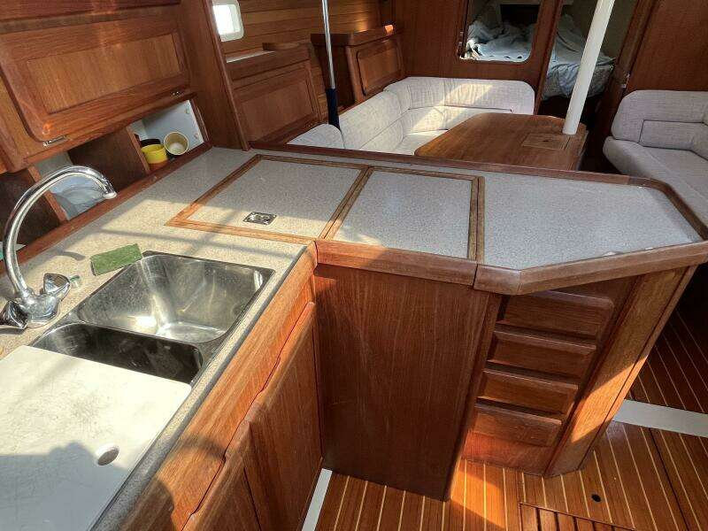Heph Ze Bah 37ft Hunter Yacht For Sale