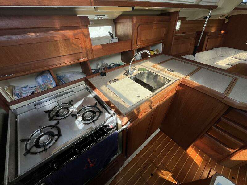 Heph Ze Bah 37ft Hunter Yacht For Sale