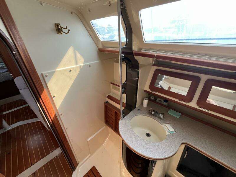 Heph Ze Bah 37ft Hunter Yacht For Sale