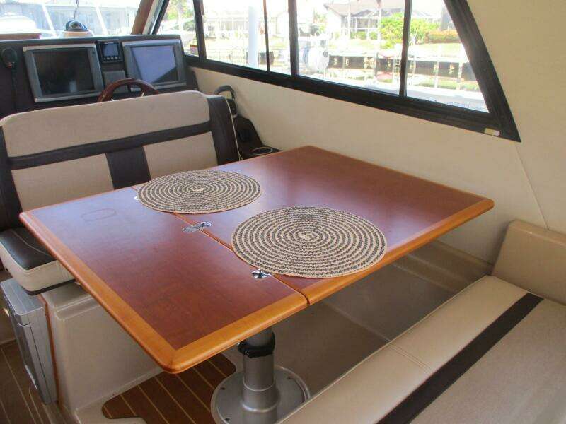 30ft Cutwater Yacht For Sale