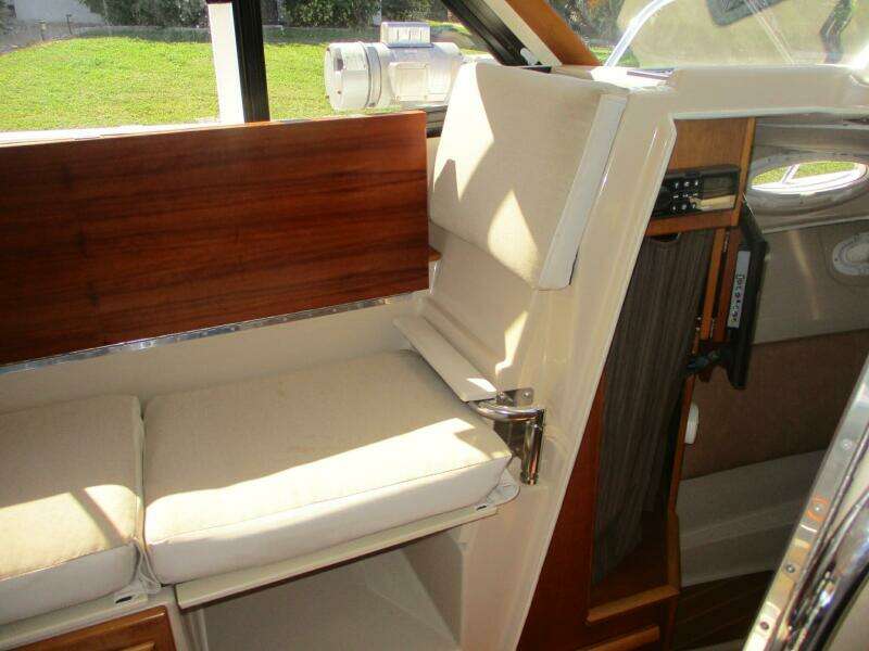 30ft Cutwater Yacht For Sale