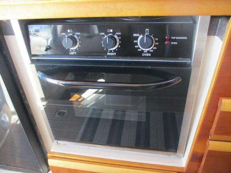 30ft Cutwater Yacht For Sale