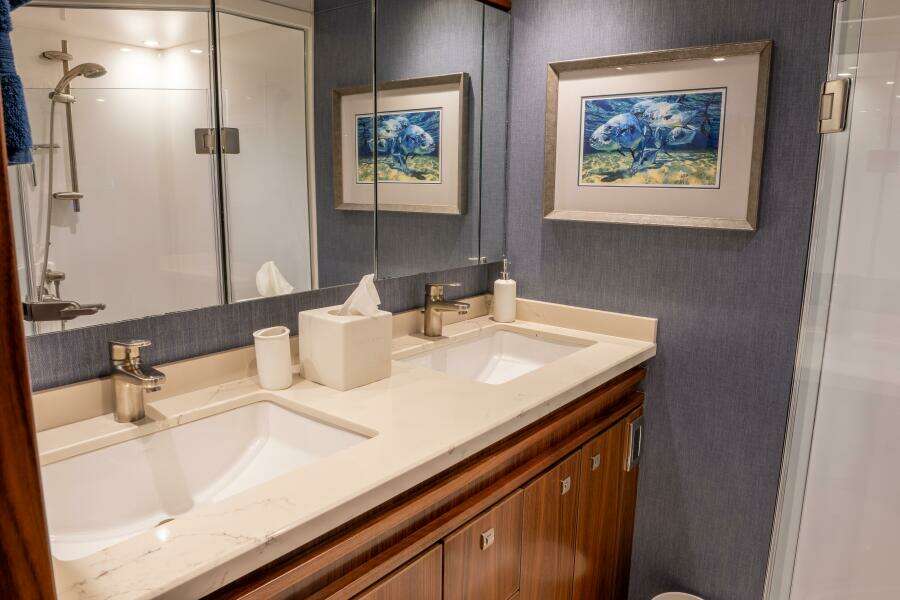 2018 Viking 80 Enclosed Bridge - SILVERTIME