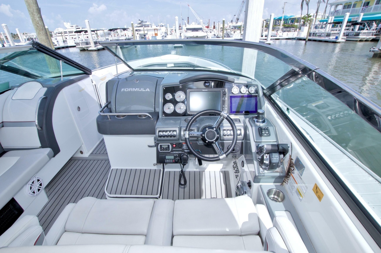 2015 Formula 350 Crossover Bowrider