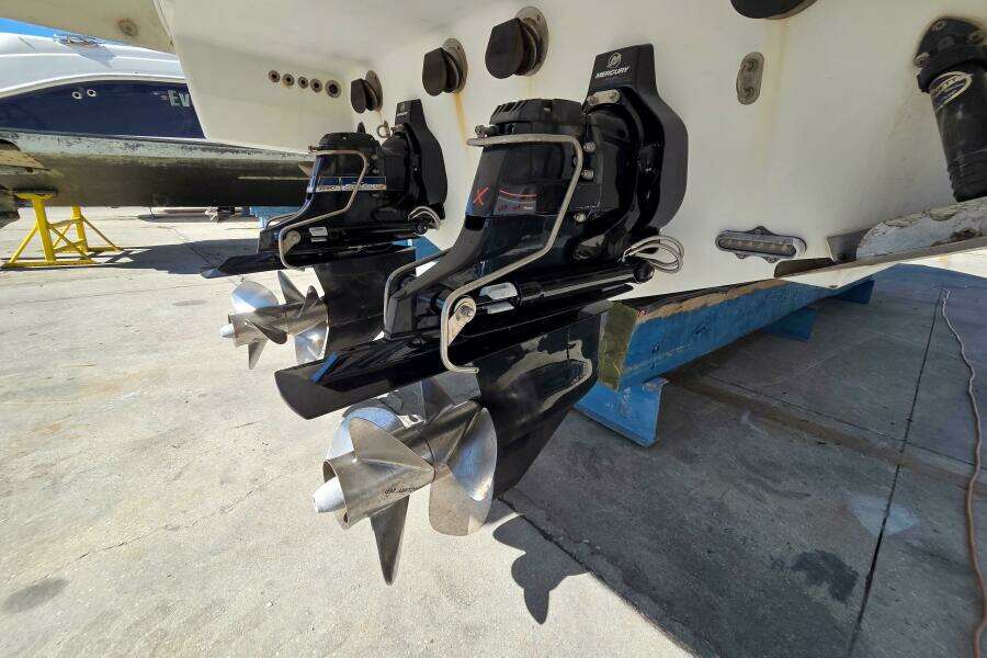 Ship Faced 35ft Formula Yacht For Sale