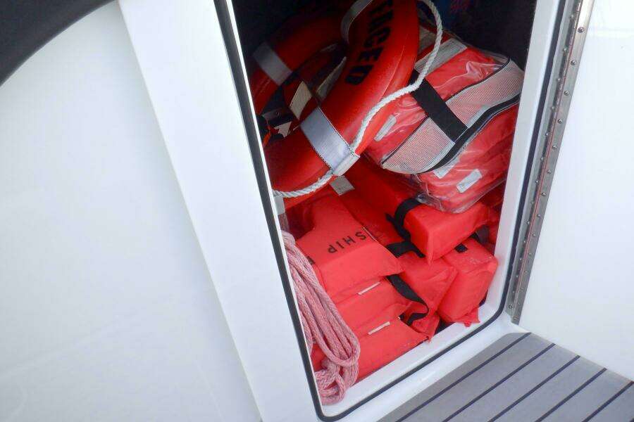 Ship Faced 35ft Formula Yacht For Sale