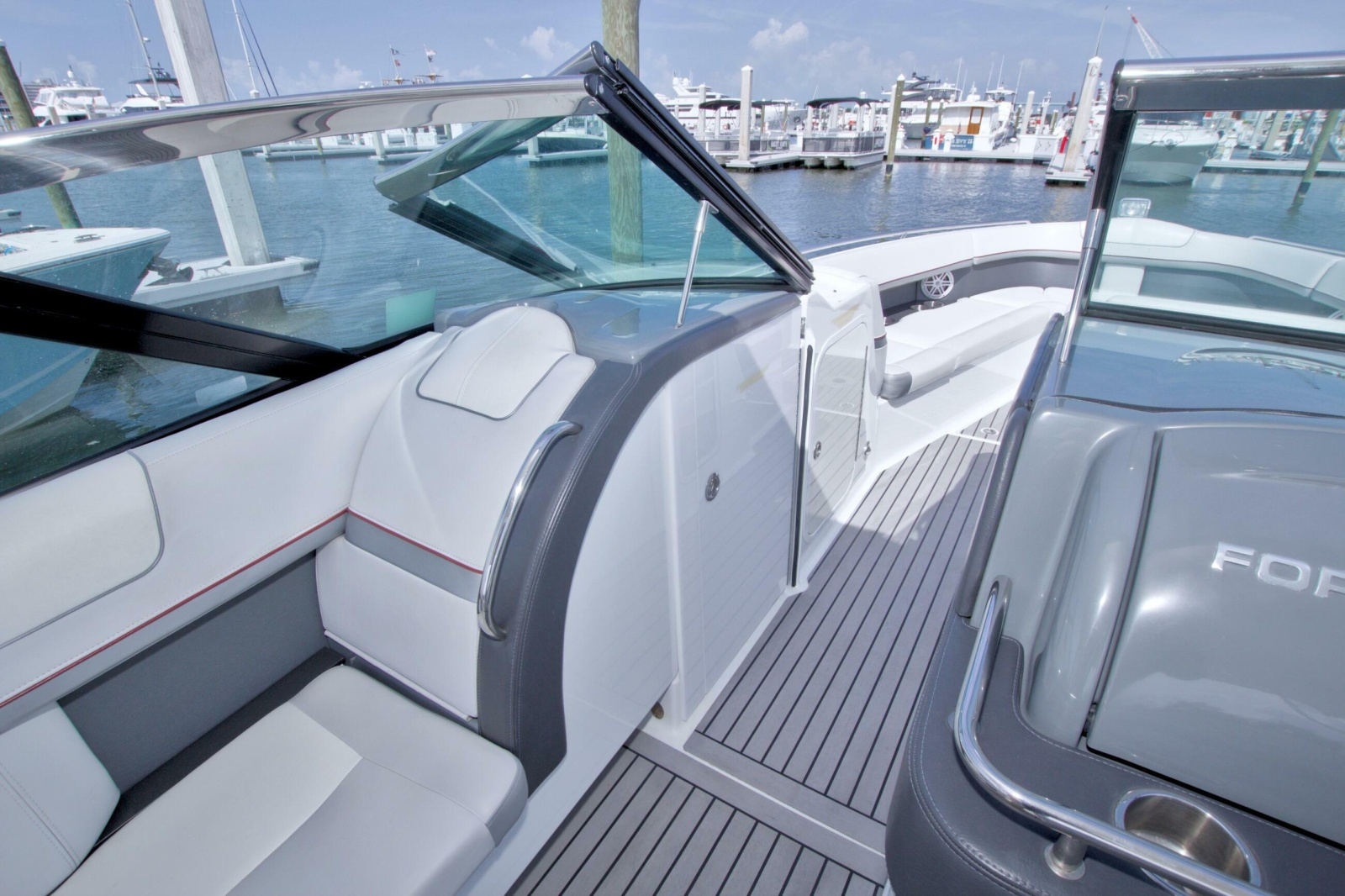 2015 Formula 350 Crossover Bowrider