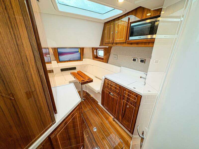 48ft HCB Yacht For Sale