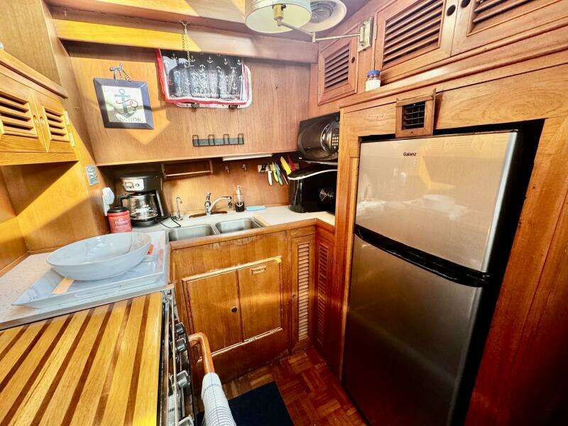 47ft Marine Trader Yacht For Sale