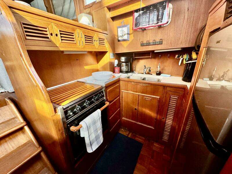 47ft Marine Trader Yacht For Sale