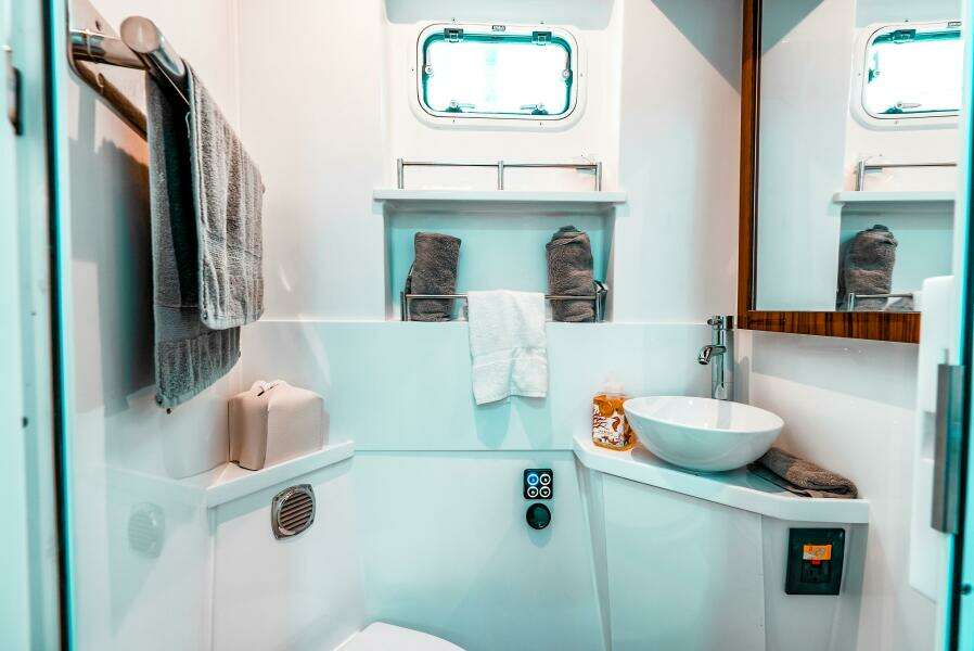 56ft HCB Yacht For Sale