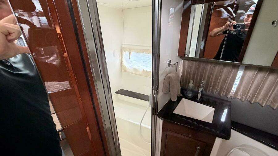 MJ 34ft Carver Yacht For Sale