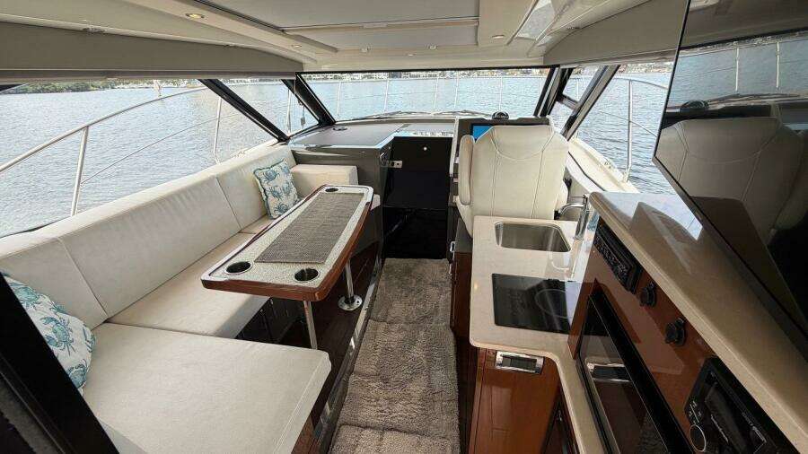 MJ 34ft Carver Yacht For Sale
