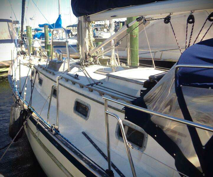 EVERYWHERE 34ft Pacific Seacraft Yacht For Sale