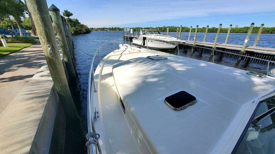 Fore Deck Port Walkway