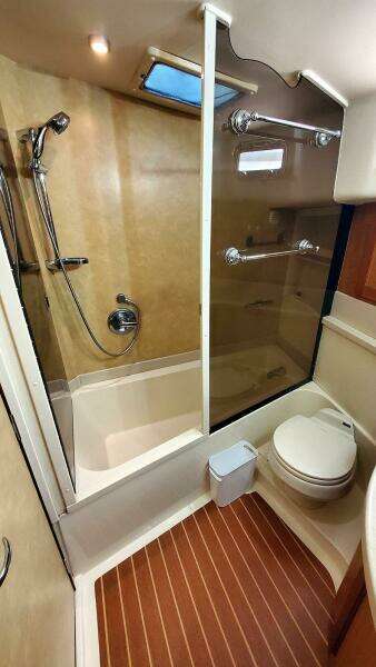 Head Shower, Tub And Vanity