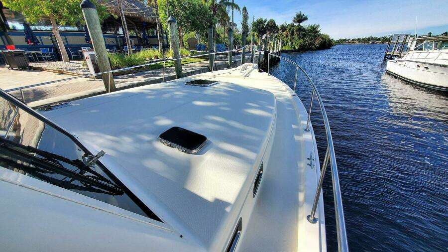 Fore Deck Starboard Walkway