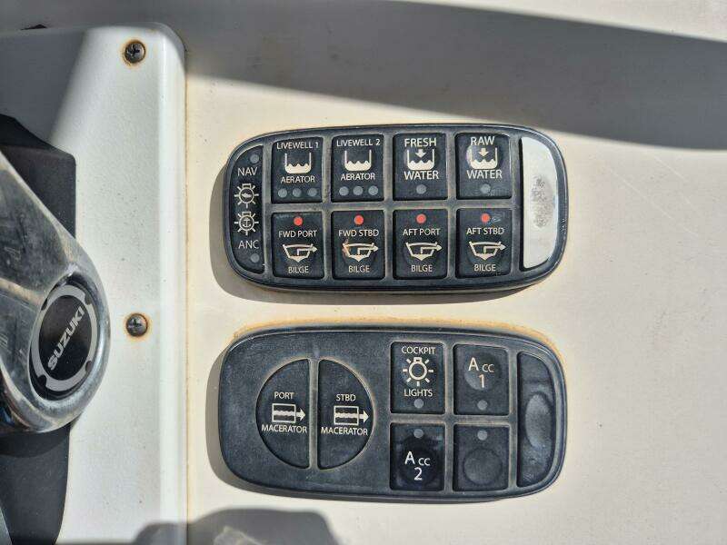 Voyager 33ft World Cat Yacht For Sale