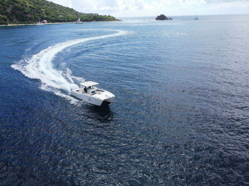 Voyager 33ft World Cat Yacht For Sale